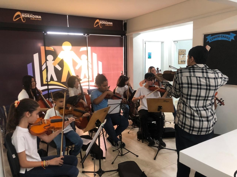 Noticia musica-e-emocao-alunos-do-projeto-guri-encantam-na-secretaria-municipal-de
