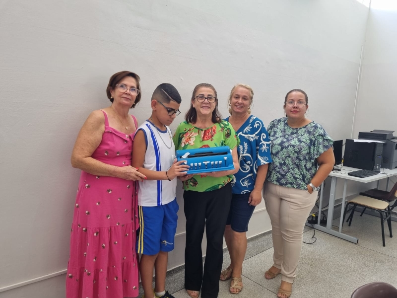 Noticia inclusao-que-toca-emebi-profa-maria-vera-conta-com-maquina-braille-para-aluno